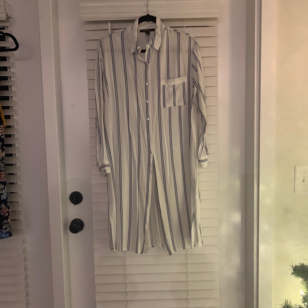 Long button down - Picture 4 of 7
